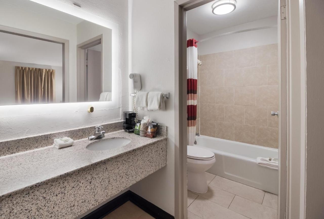 Red Roof Inn & Suites Jackson, Tn Εξωτερικό φωτογραφία