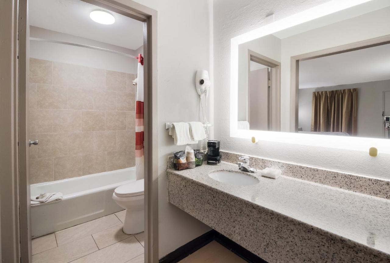 Red Roof Inn & Suites Jackson, Tn Εξωτερικό φωτογραφία
