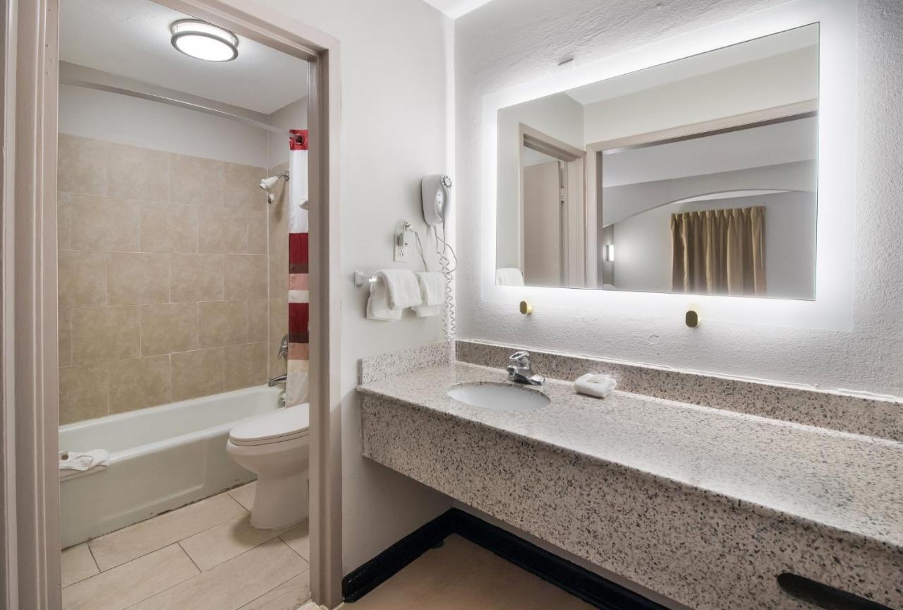 Red Roof Inn & Suites Jackson, Tn Εξωτερικό φωτογραφία