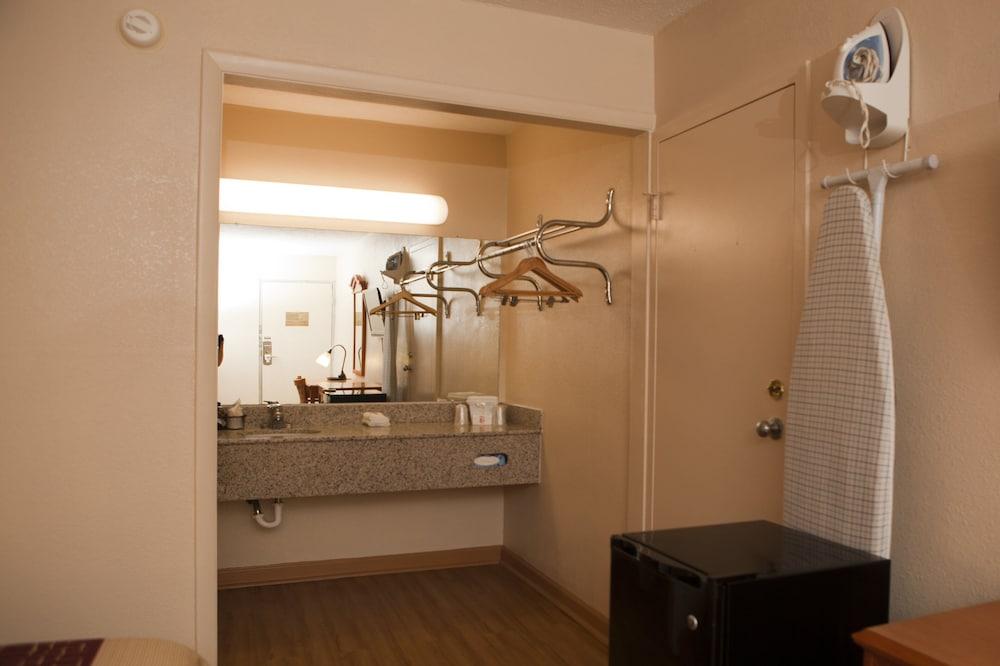 Red Roof Inn & Suites Jackson, Tn Εξωτερικό φωτογραφία